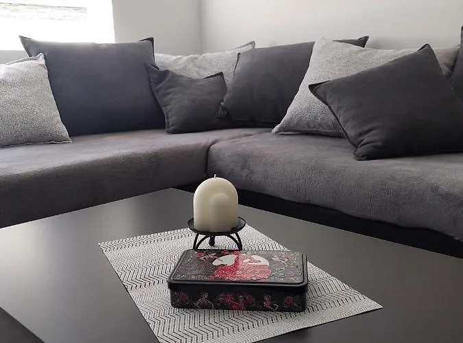 Lejlighed слави